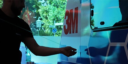 Pose de films pour le rail 3M Endorsed.
