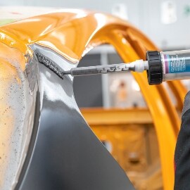 Application du mastic de soudure