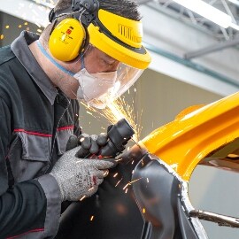 Coupe du panneau en acier