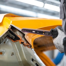 Préparation de la surface de soudure sur le panneau de remplacement