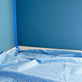 Protégez le sol avec des chiffons ou essayez la Bâche Pré-Adhésive ScotchBlue™.