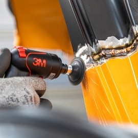 Zone de soudure en cours de nettoyage